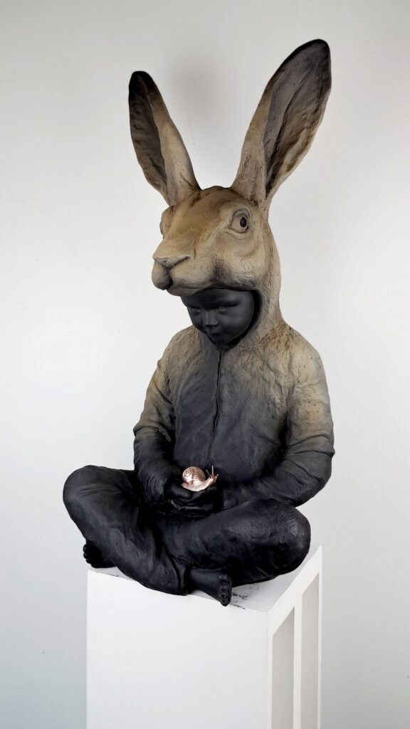 Hannes Verhoeven - 'Slow down' 2025- marmercomposiet en brons - 80 x 42 x 34 cm