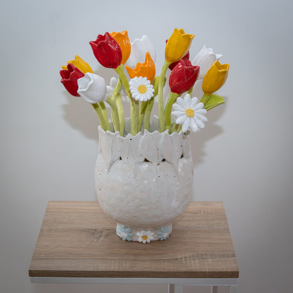 Hennie Vester - Vaas met bloemen - keramiek