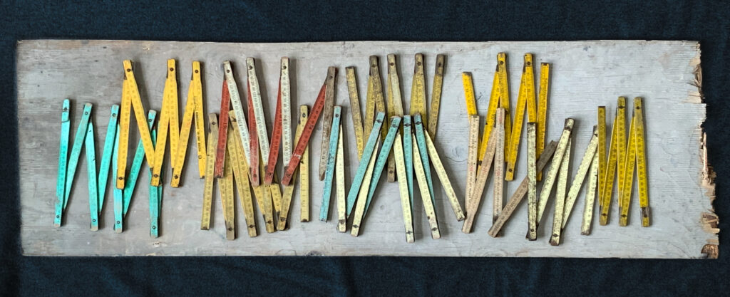 Anne Marie Smits - 'Duimstokken-verzameling van mijn vader' – 40 x 130 cm