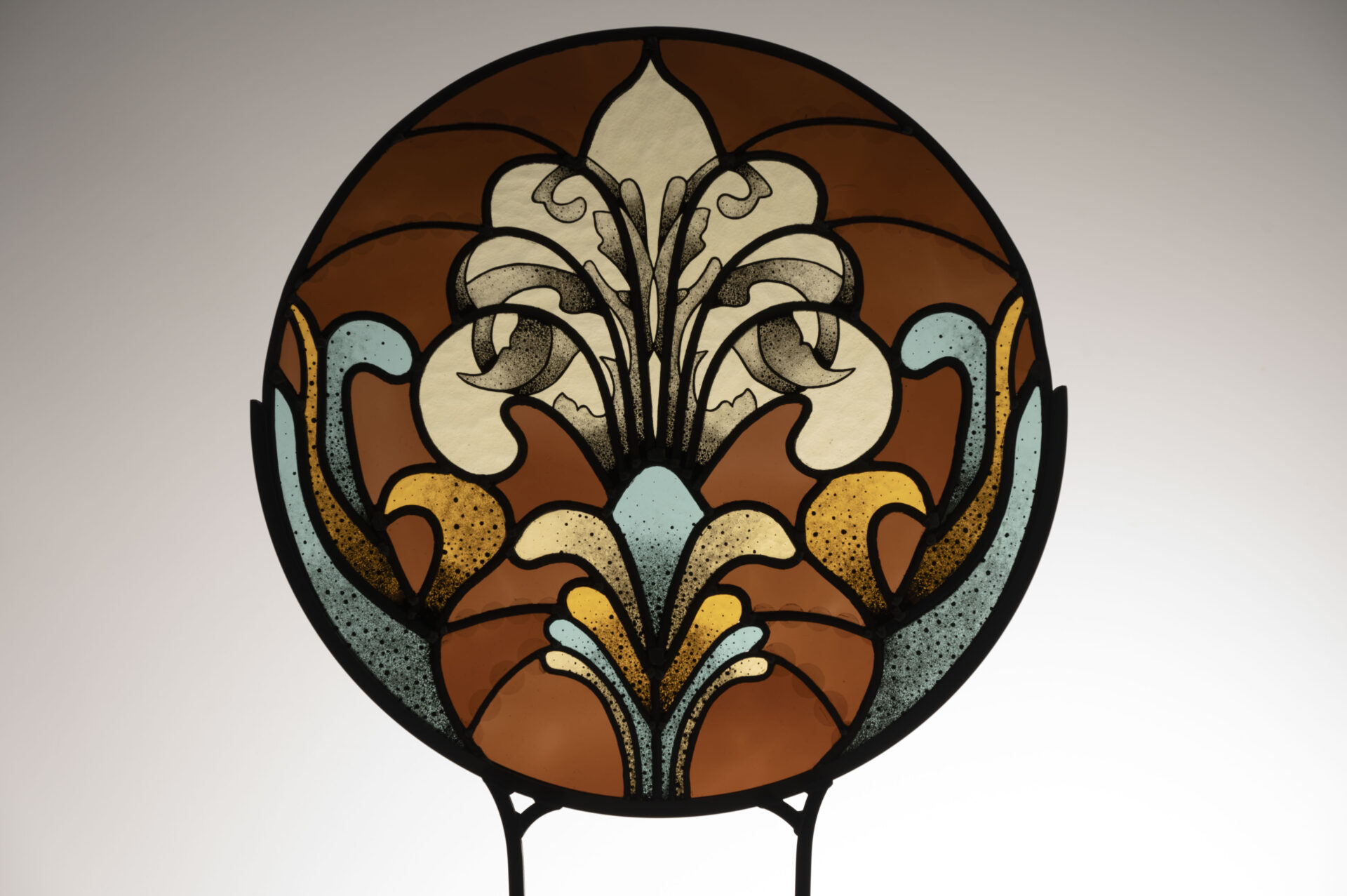 Emma van Broekhoven - 'Chandelier' - brandschilderen:zandstralen - 50x50 cm