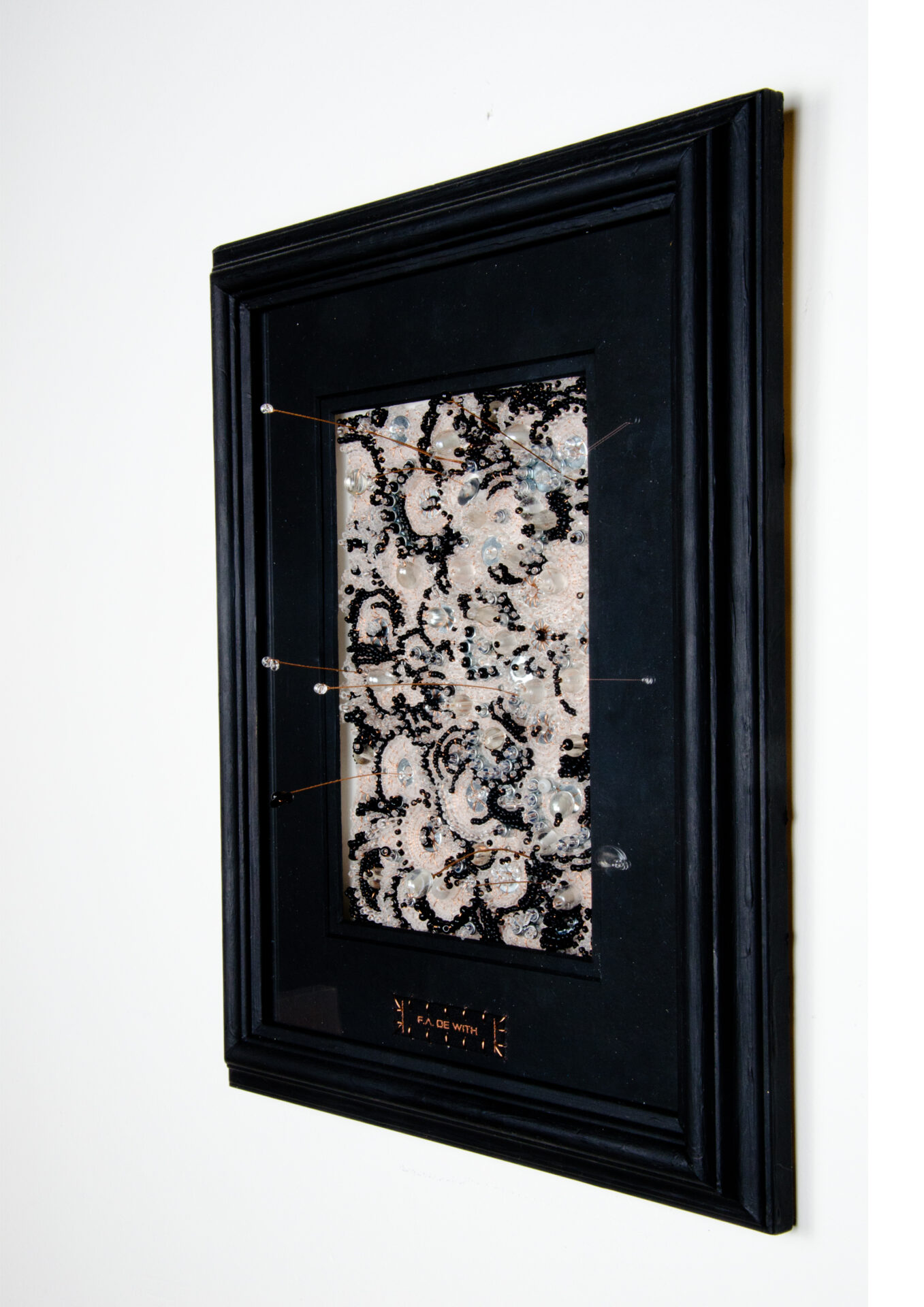 Floor Anne de With - 'Vulnuirals 2.0' - vulnerable corals:mixed media - 29 x 36 - 11 cm