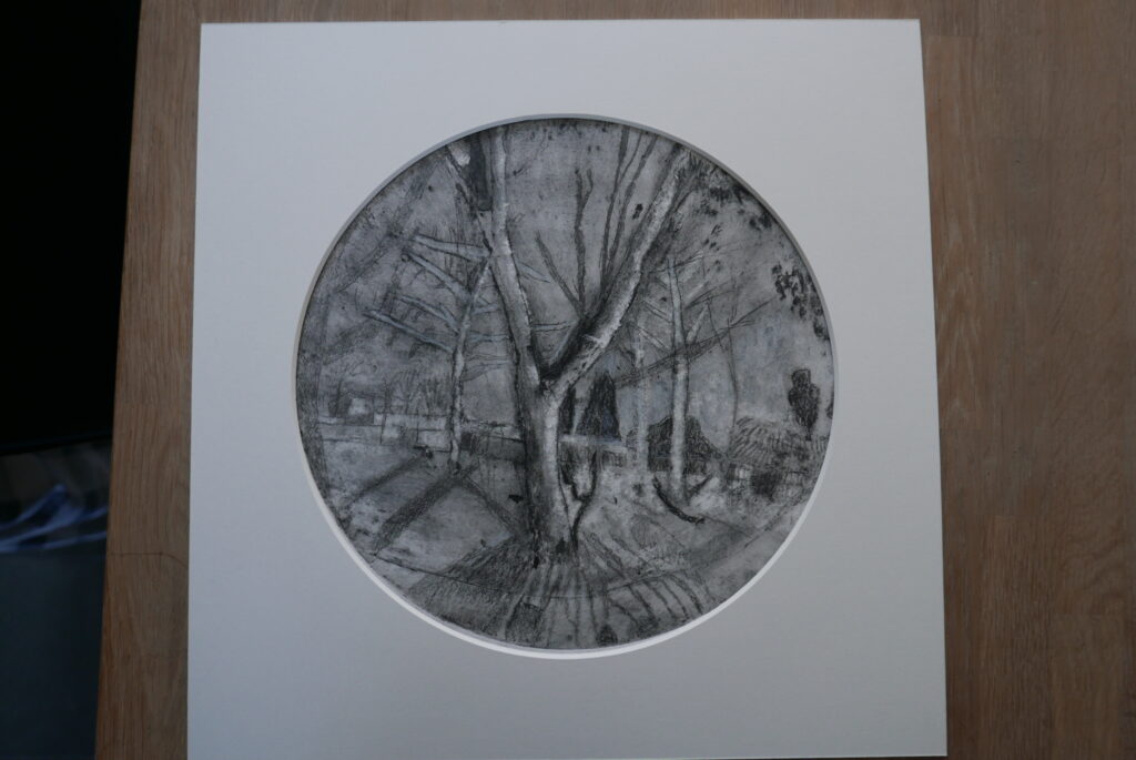 Josee de With - 'Plein in Hilvarenbeek' - kartondruk ingetekend - doorsnee 29 cm