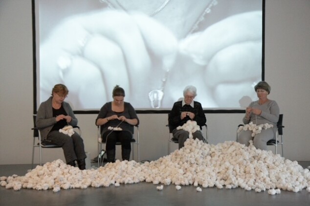 Marita Kratz - 10.000 witte Rozen, performance auditorium Museum de Pont
